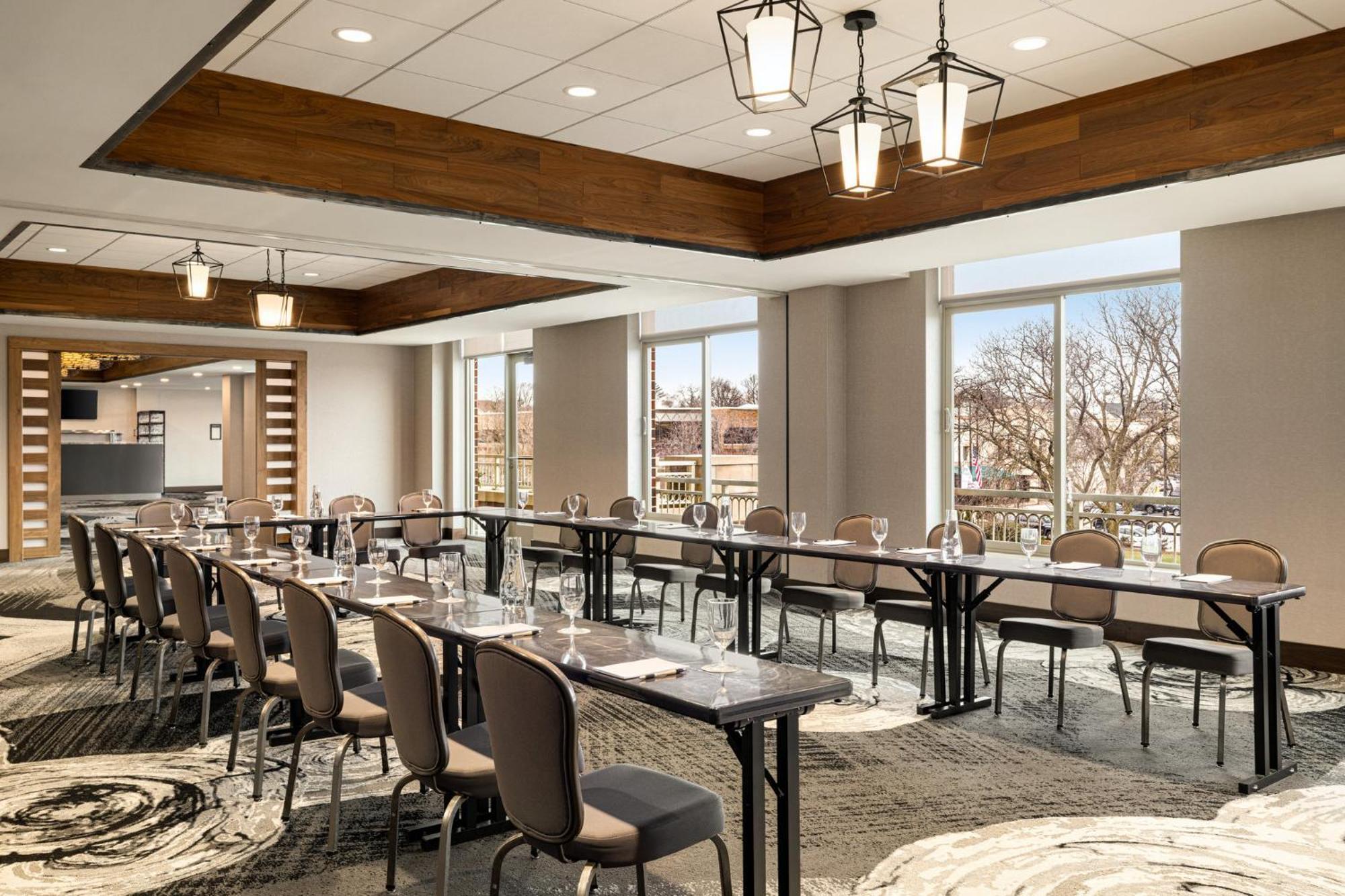Hotel Indigo Naperville Riverwalk By Ihg Bagian luar foto