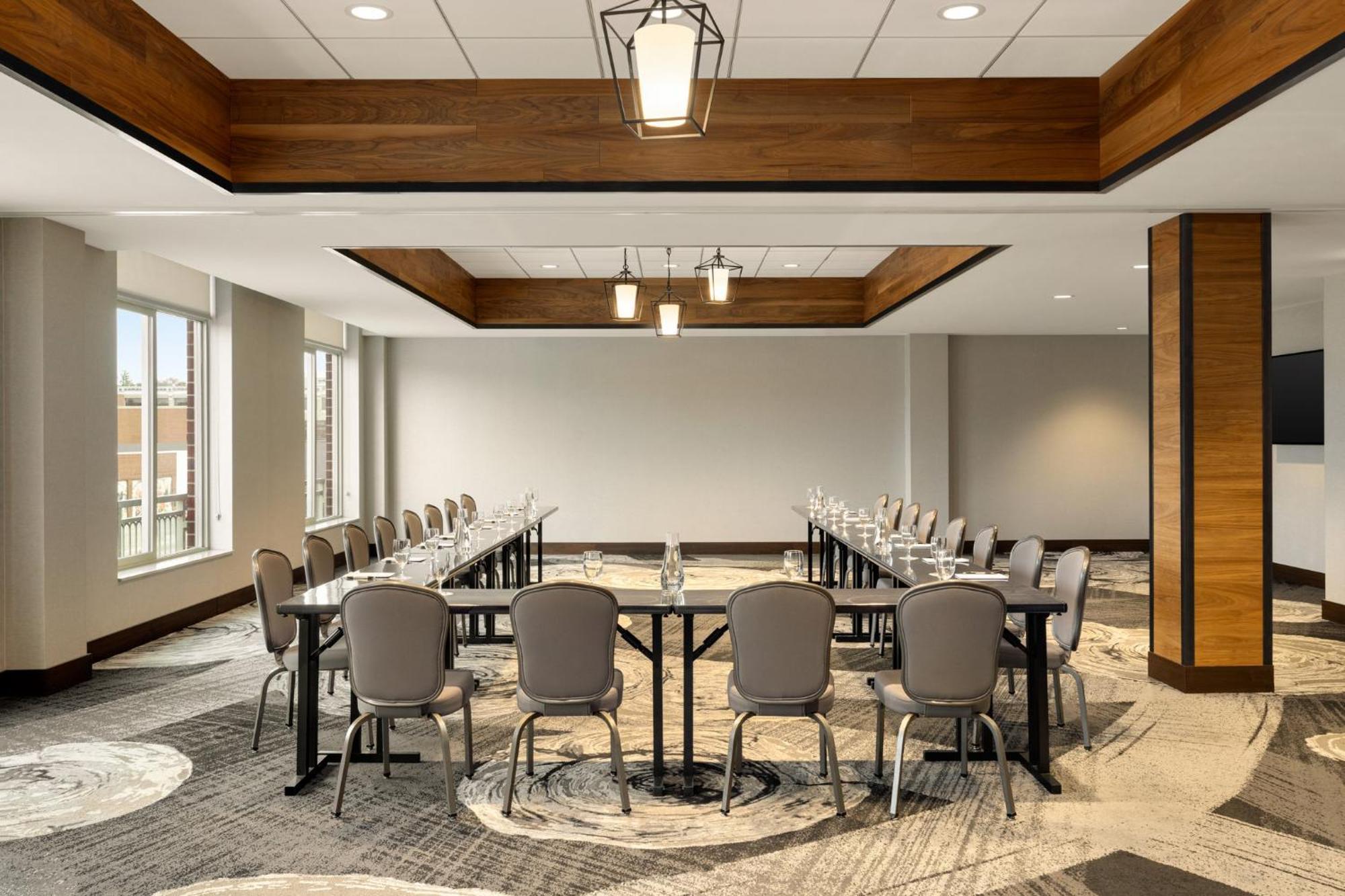 Hotel Indigo Naperville Riverwalk By Ihg Bagian luar foto